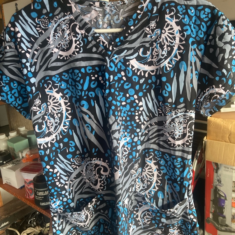 Scrub top